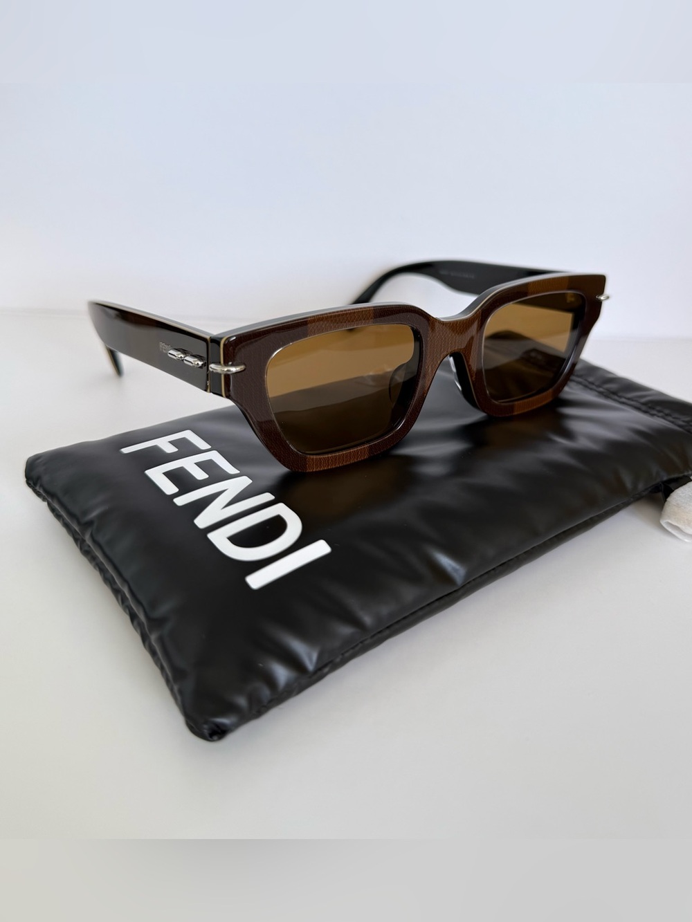 NEW!!! Fendi women sunglasses FE40191F 50E Authentic